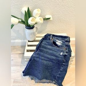 American Eagle Denim Mom Short with frayed hem.  RN54485